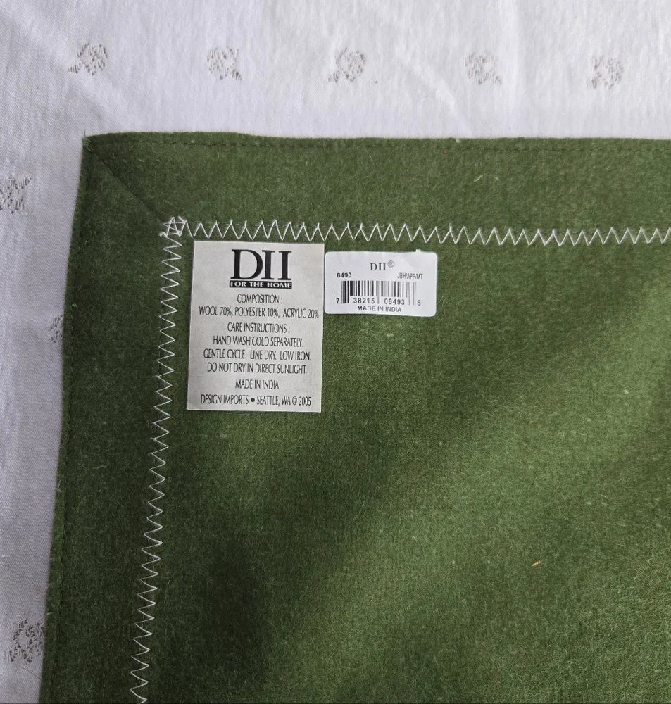 Set of 12 Chirstmas Red and Green Holiday Placemats DII for the Home